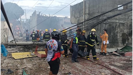 Deposito di fuochi d'artificio esplode nelle Filippine: 5 morti tra cui un bambino di 4 anni, 38 feriti