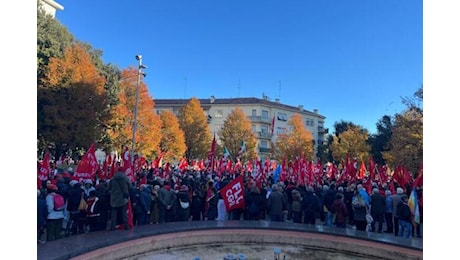 Corteo con duemila persone per sciopero generale a Pordenone