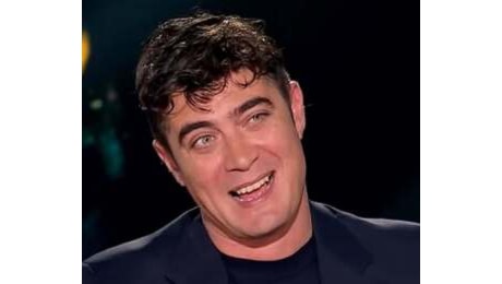 Quello che non sai di Riccardo Scamarcio: et , fidanzata, figli, droghe, quanto guadagna e dove vive