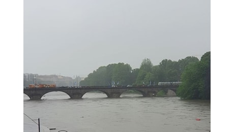 Meteo: Torino, dopo le piogge è attesa la piena del fiume Po, possibile chiusura dei Murazzi