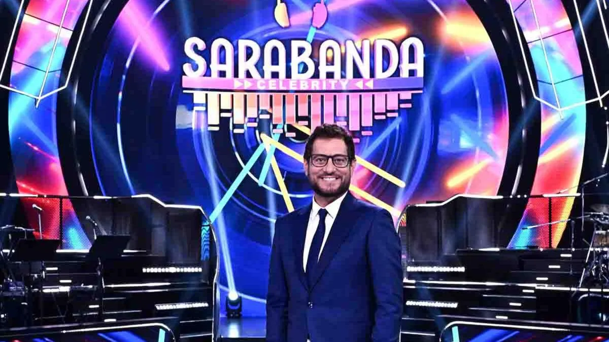 Sarabanda Celebrity: La Nostra Domenica Serata di Musica e Divertimento con Enrico Papi!