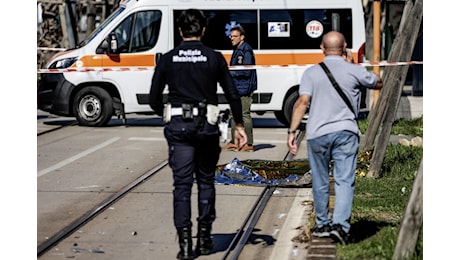 Incidente shock a Napoli, giovane mamma investita e uccisa mentre accompagna i figli a scuola