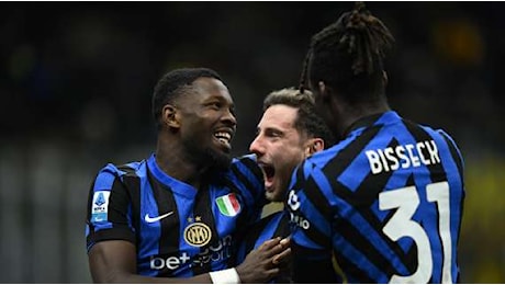 L'Inter fatica ma passa anche col Como: 2-0 a San Siro, gol e highlights