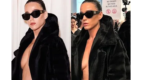 Katy Perry, a seno nudo e pelliccia lascia senza fiato alla settimana della moda di Parigi