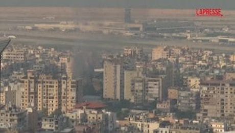 Libano, fumo si alza sullo skyline di Beirut mentre Israele continua a colpire