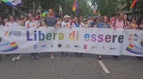 Libere di esserə, lo striscione con la schwa che apre il corteo del Pride di Milano