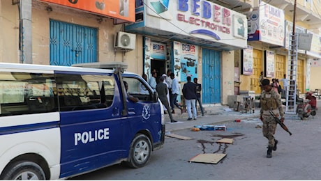Mogadiscio, esplosione in un caffè dove guardavano finale Euro