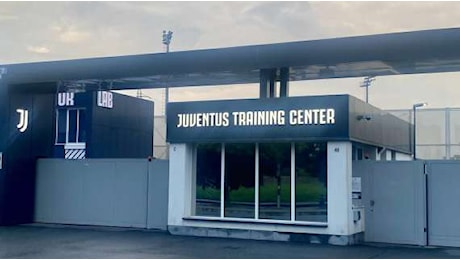 Allenamento terminato. 5 giovani aggregati alla prima squadra. Personalizzato per Vlahovic, McKennie e Douglas Luiz. Domani alle 13 parlerà Motta