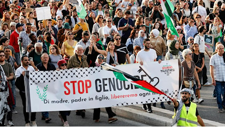 Torna in piazza il popolo dei pro-Palestina: “Basta bombe su Gaza”