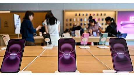 L’80% di iPhone per gli Usa sono prodotti in Cina: perché Trump ha escluso il tech dai dazi