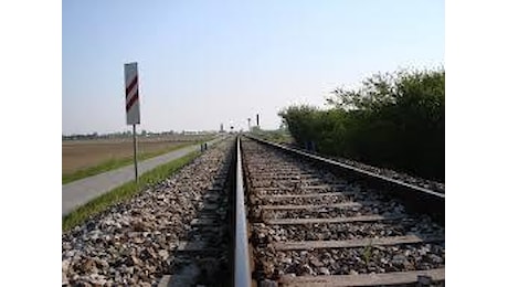 Uomo investito lungo la ferrovia Torino - Cuneo: circolazione bloccata tra Moncalieri e Trofarello