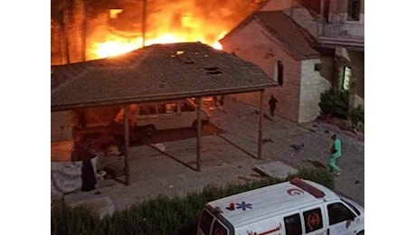 Gaza, raid israeliano colpisce ospedale Al-Ahli: evacuati pazienti e feriti