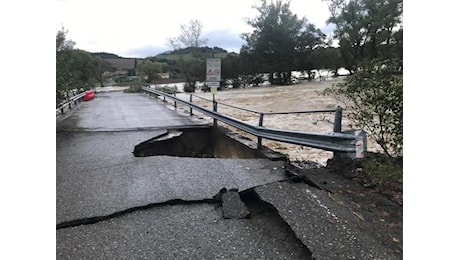 Cronaca meteo. Dopo la Liguria forte maltempo in Toscana, alluvione lampo e allagamenti tra Pisa, Siena e Livorno - Video