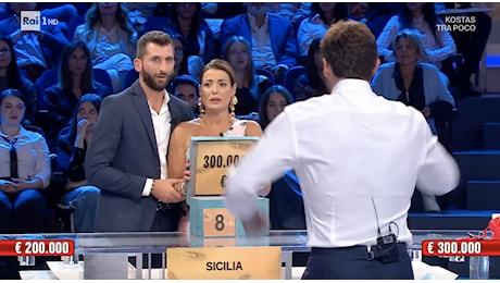 Affari Tuoi, Ornella vince 300mila euro e Stefano De Martino: Vi saluto da domani non penso mi vedrete