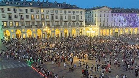 Festa di San Giovanni a Torino, led rossi e verdi invece delle transenne in piazza Vittorio