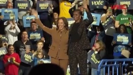 Usa 2024, Michelle Obama sul palco con Kamala Harris