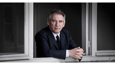 Bayrou è il primo ministro francese. Macron: «Ora dialogo per la stabilità»