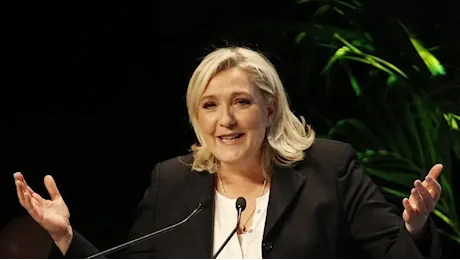 Elezioni in Francia, Marine Le Pen esulta: «Abbiamo cominciato a cancellare il blocco Macron»