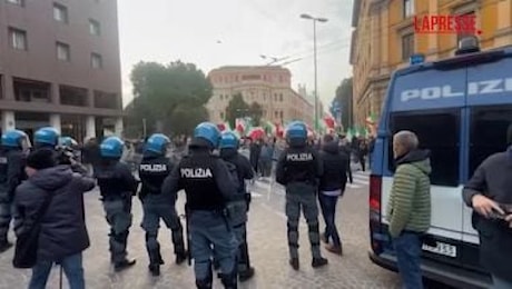 Bologna, Salvini: Centri sociali ritrovo criminali, vanno chiusi