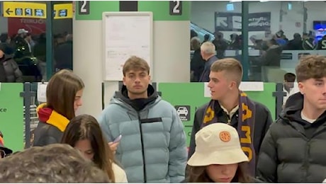 Il tennista Cobolli all'aeroporto ad accogliere Ranieri alla Roma: Me l'ha chiesto mio fratello