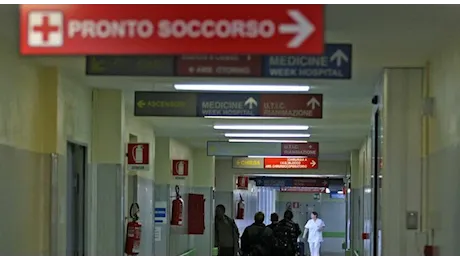 VIDEO Cerignola, medico sorpreso a dormire in pronto soccorso: “Hanno tentato di avvelenarmi”