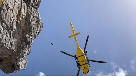 Val d'Aosta, morti due alpinisti: precipitati per 200 metri in Val Ferret vicino Courmayeur. Sono due piemontesi