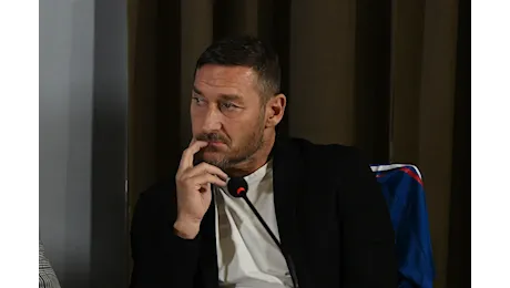 Totti indagato per omessa dichiarazione dei redditi: nel mirino i guadagni dagli sponsor