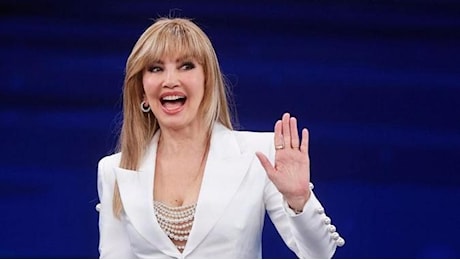 Milly Carlucci compie 70 anni. Dal debutto con Arbore al successo di Ballando. “Sarà il pubblico a decidere quando devo smettere”