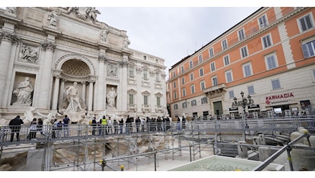 Fontana di Trevi, nel weekend più di 14mila ingressi sulla nuova passerella