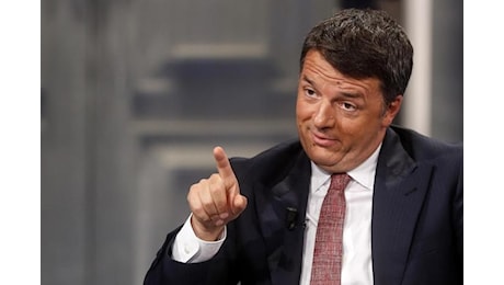 Renzi fiuta aria di elezioni e apre al centrosinistra. La strategia dell’ex rottamatore: mano tesa a Schlein o bluff?