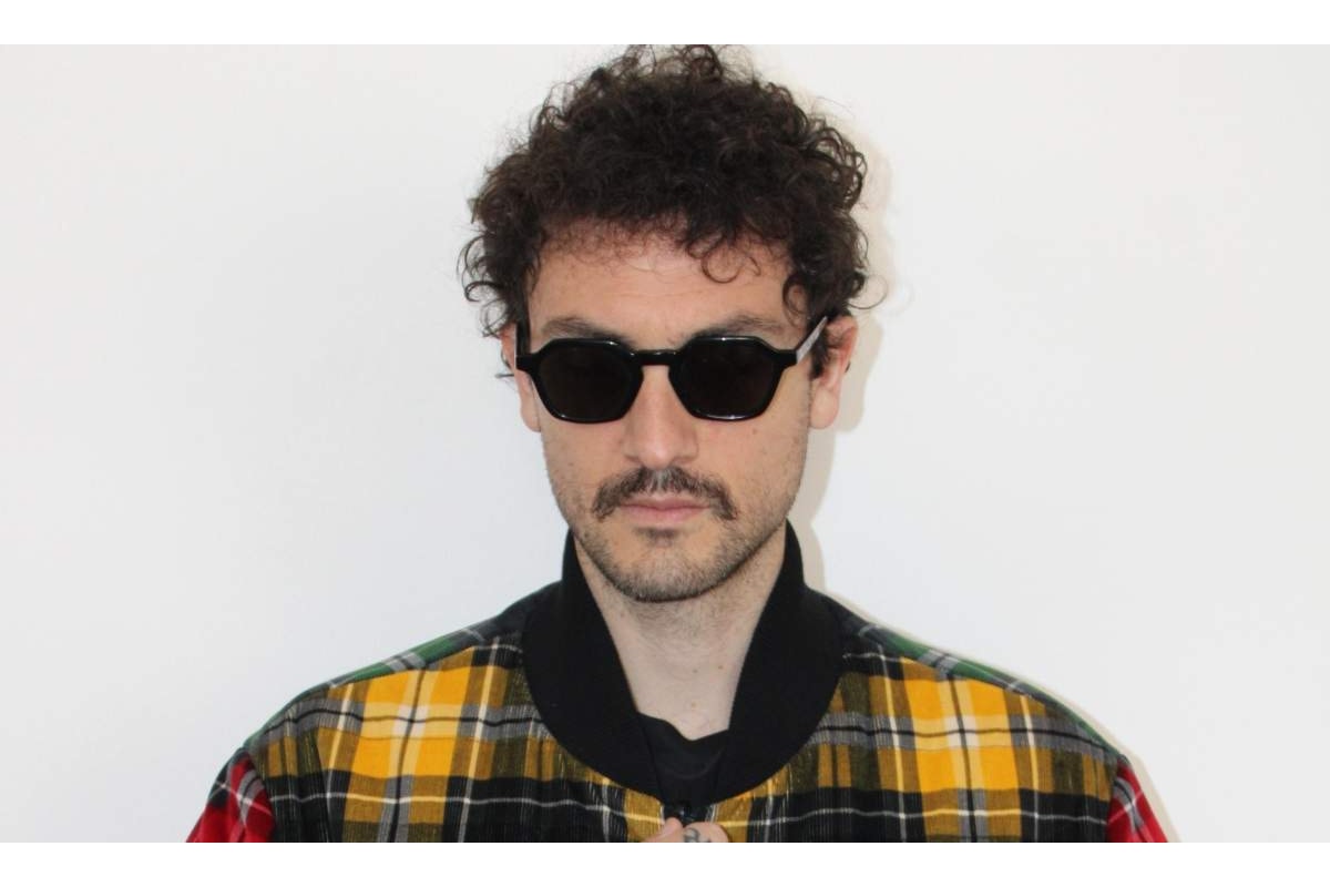 Carl Brave torna con Notti Brave Amarcord, l'intervista: ricomincio dal rap e faccio la hit con Sarah Toscano.