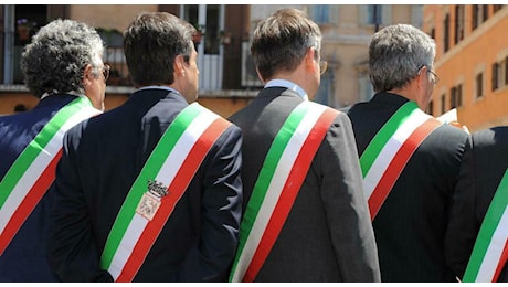 Stipendi dipendenti comunali, aumenti fino a 300 euro. Il Senato approva il decreto Pa