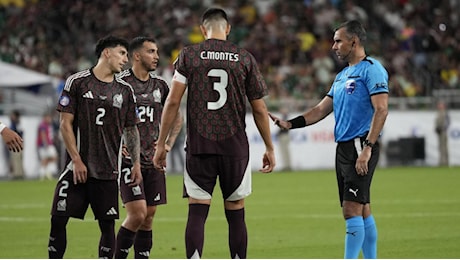 Messico furioso: eliminato dall'Ecuador, ma con tre rigori negati da arbitro e Var