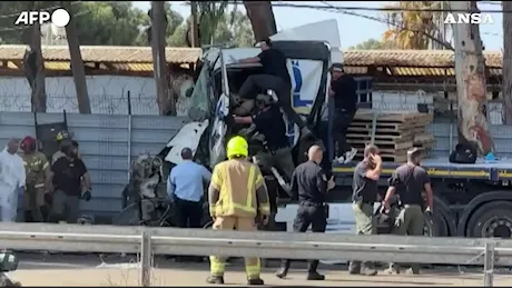 Attentato a Tel Aviv, camion contro passanti: decine di feriti