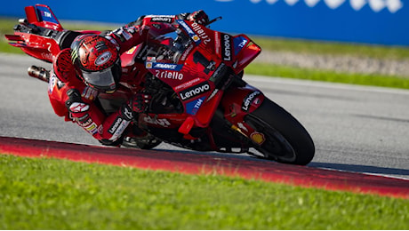 MotoGP Barcellona, leone Bagnaia: vince la Sprint, è a -19 da Martin. Domani si decide il Mondiale