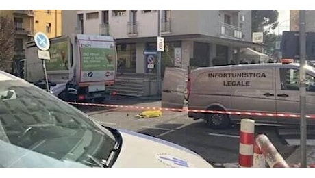 Ciclista calabrese investito e ucciso da un camion di rifiuti