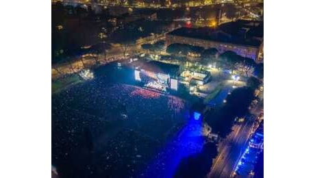 Il Concertone delle polemiche regge la prova. Sul palco del Circo Massimo il brindisi del sindaco con la sua giunta