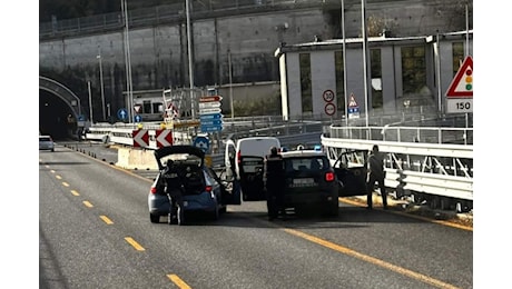 Sparatoria sulla superstrada 36 a Bellano dopo un inseguimento, ferito un uomo: cosa sappiamo finora