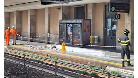 Crolla una pensilina in stazione a Monza: circolazione ferroviaria bloccata verso Milano