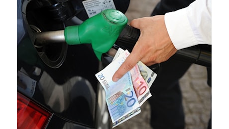 Prezzi benzina e diesel, cosa cambia con 'nuove' accise? Ecco chi paga di più