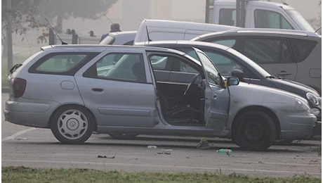 Omicidio a Foligno, il muratore Salvatore Postiglione ucciso a coltellate in un parcheggio: caccia al killer