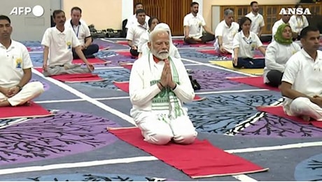 India, è lo Yoga Day: il premier Modi lo celebra guidando una sessione di pratica in Kashmir