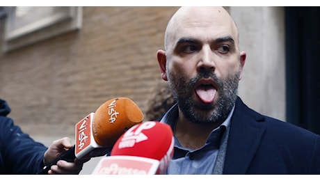 Roberto Saviano in silenzio su Salvini. Dà lezioni sul presepe...