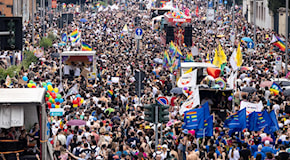 A Milano è sceso in piazza il Pride dei record: “La festa dei diritti in una città aperta”
