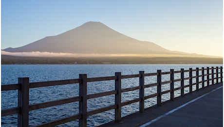 Sul Monte Fuji non c'è neve, dopo 130 anni è la prima volta che capita a novembre