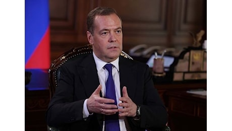 Medvedev: molti dubbi che Trump possa risolvere presto la crisi ucraina