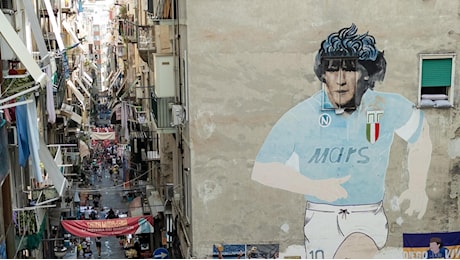 Umidità e screpolature: “Il murale di Maradona ha bisogno di restauri”