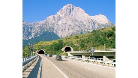 Sospesa l'attività nella galleria del Gran sasso, proseguono i lavori del traforo