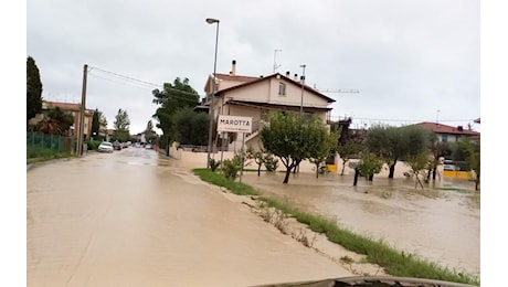 Maltempo, allagamenti a Marotta (Pesaro). Si lavora per il ritorno alla normalità