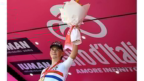 Giro d'Italia, Tarling vince la seconda tappa. Roglic in maglia rosa